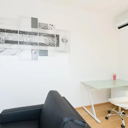 Central Riverside Residences Vienna Room photo